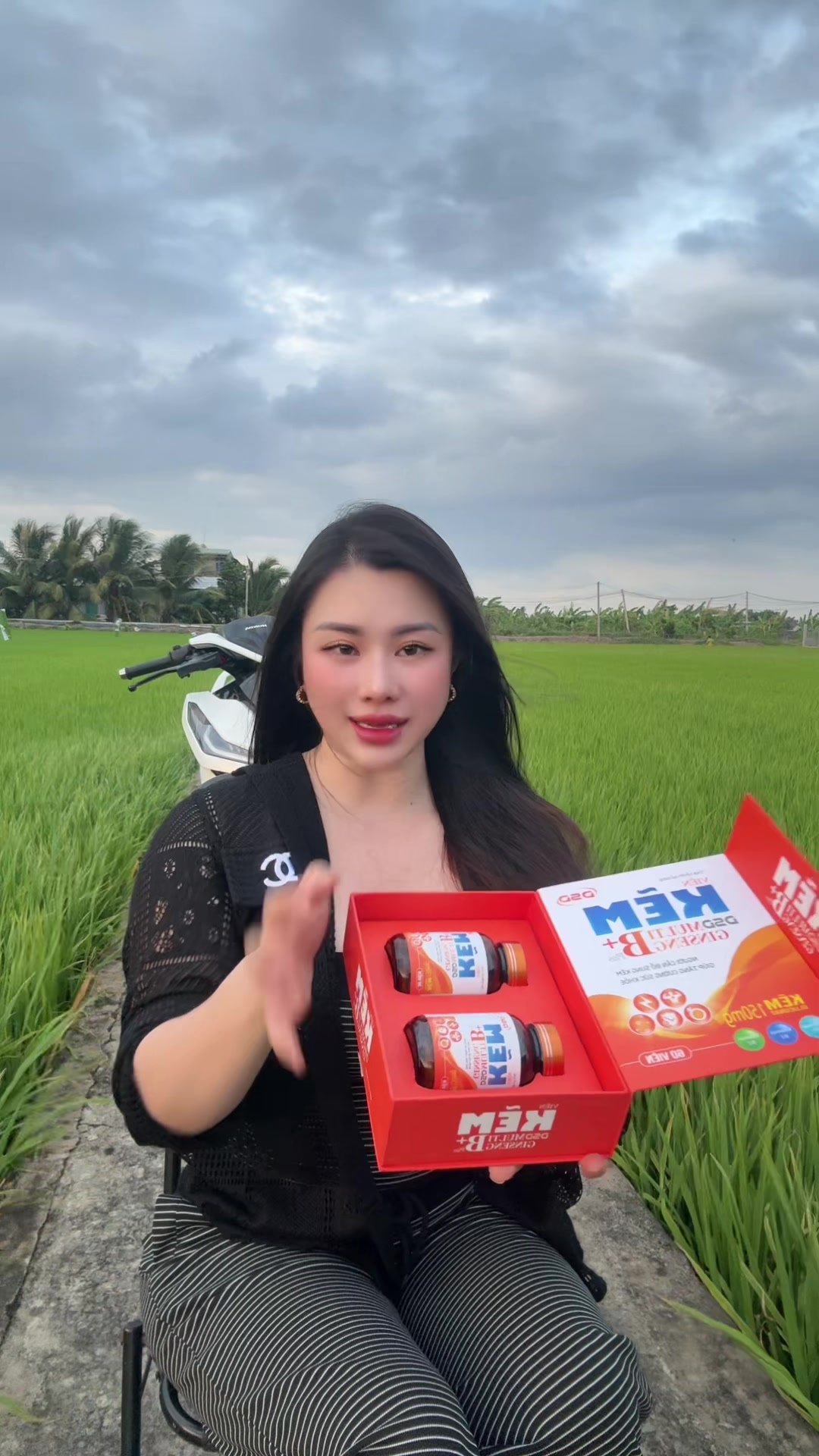 @Ho&agrave;ng Yến