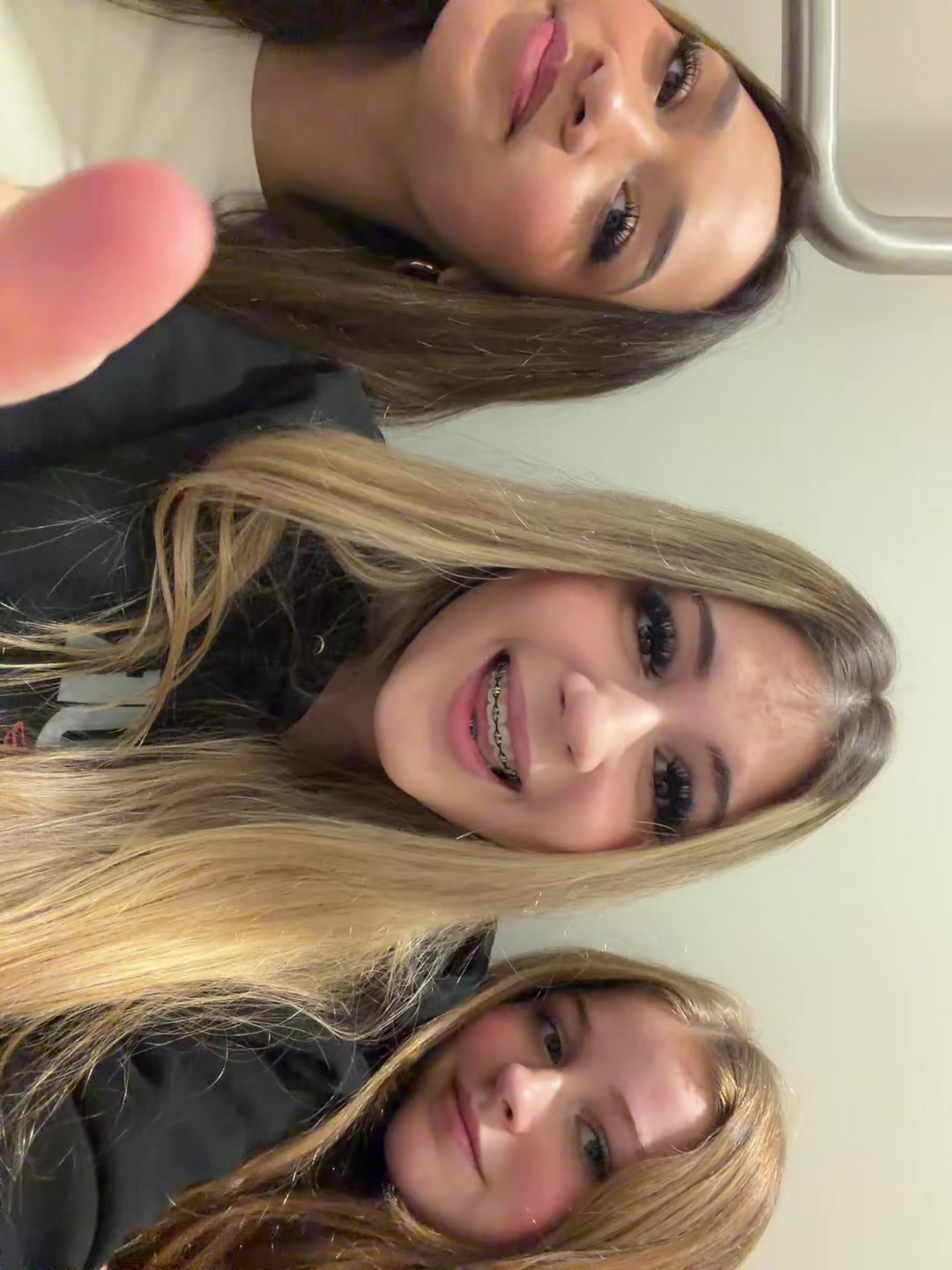 @✂️👯&zwj;♀️
