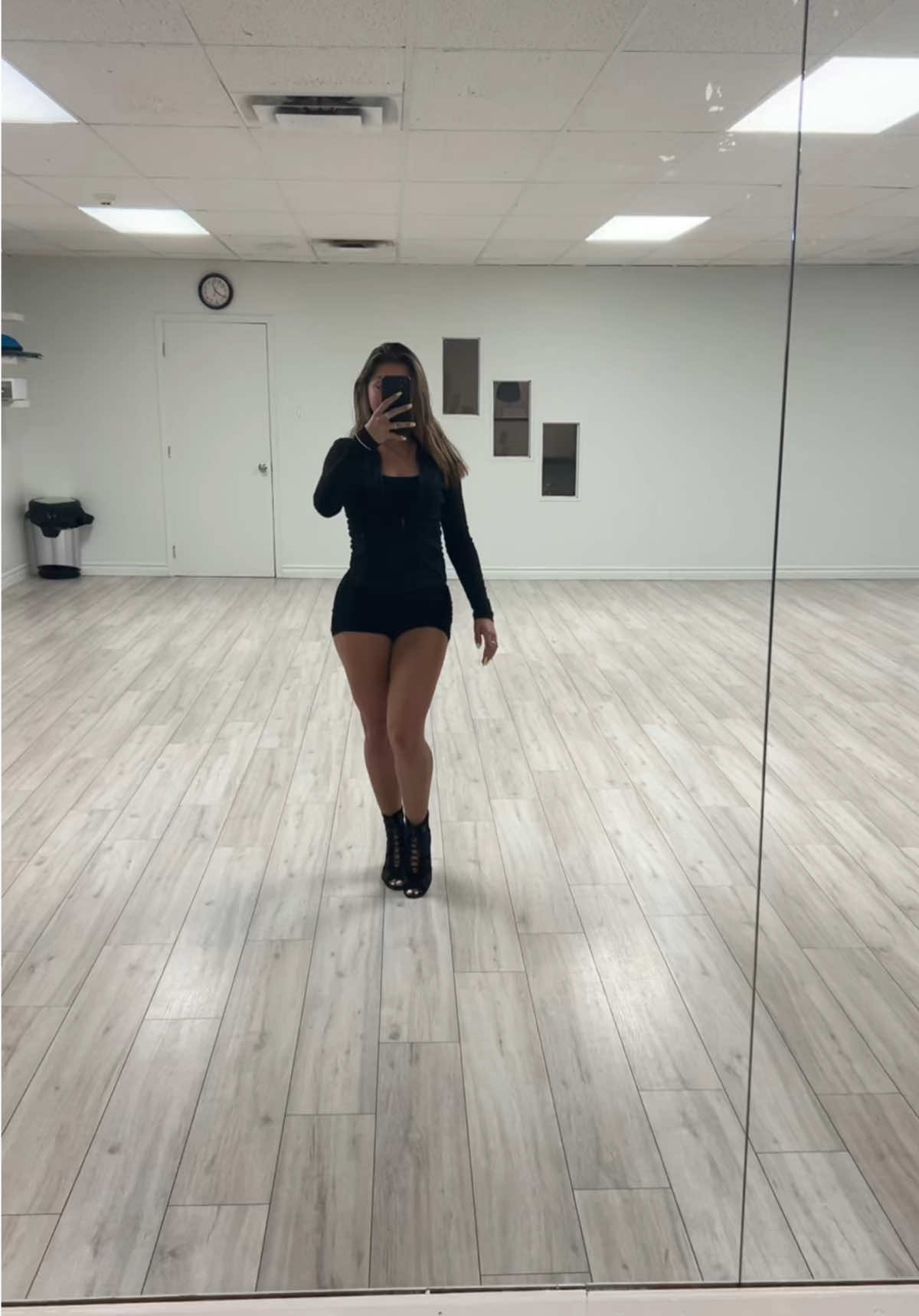 @Laurie Dara&icirc;che