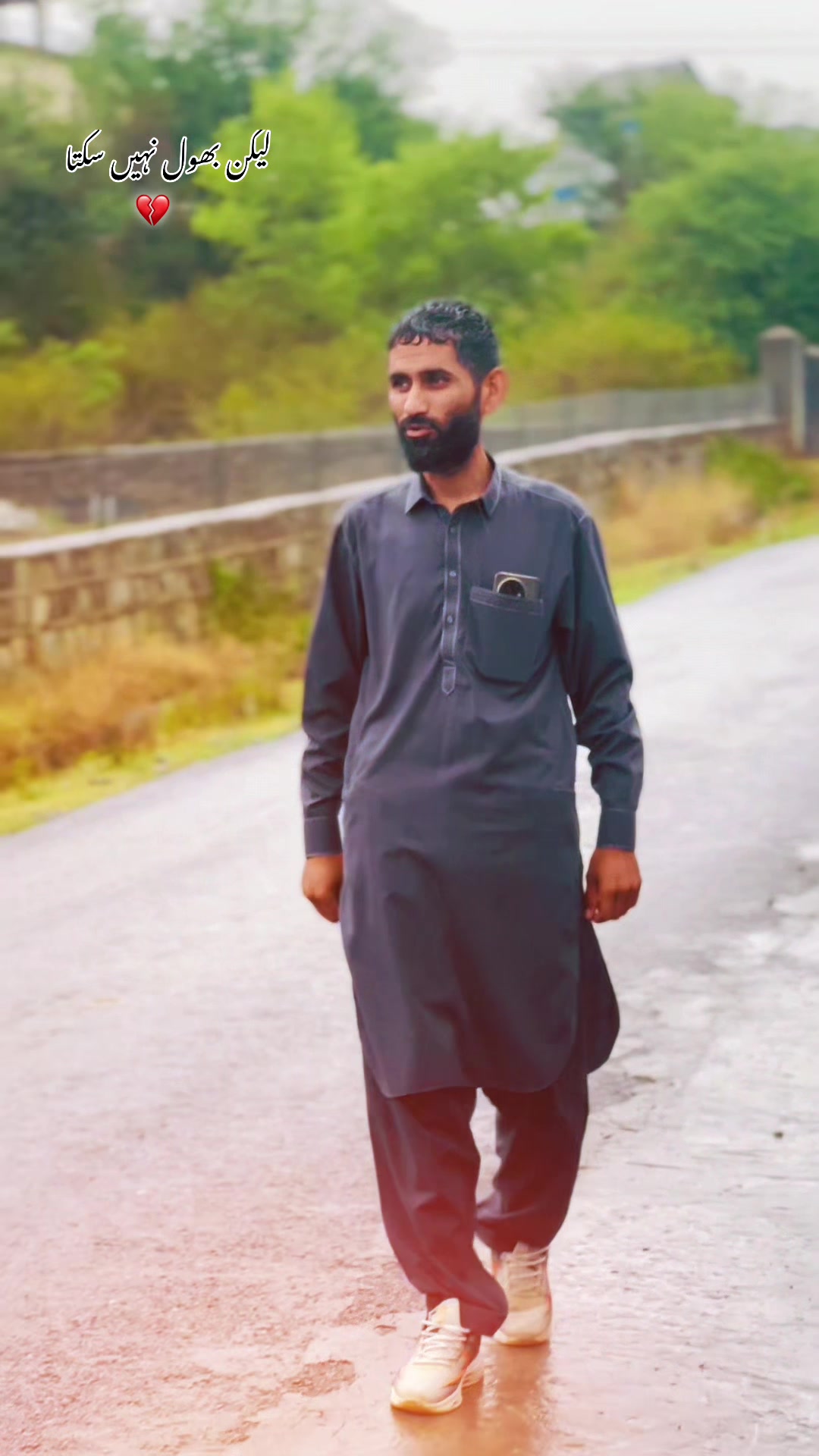 @Kashmiri Munda 🥂🖤کشمیر کا