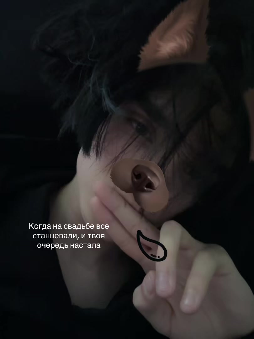 @>.<