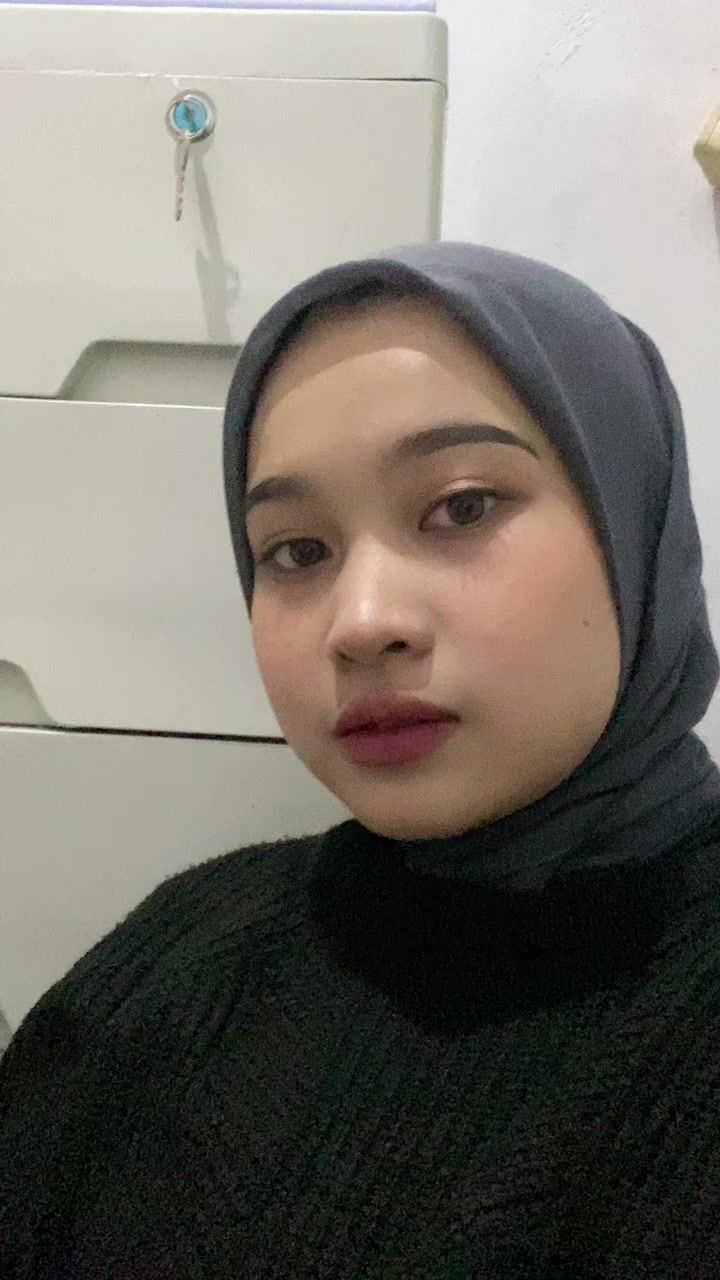 @adela