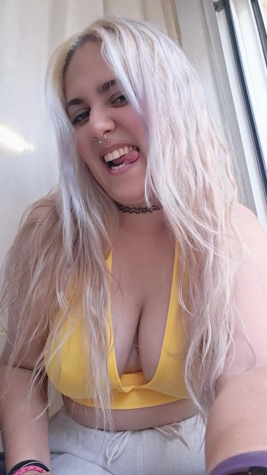 @SeñoritaEsme