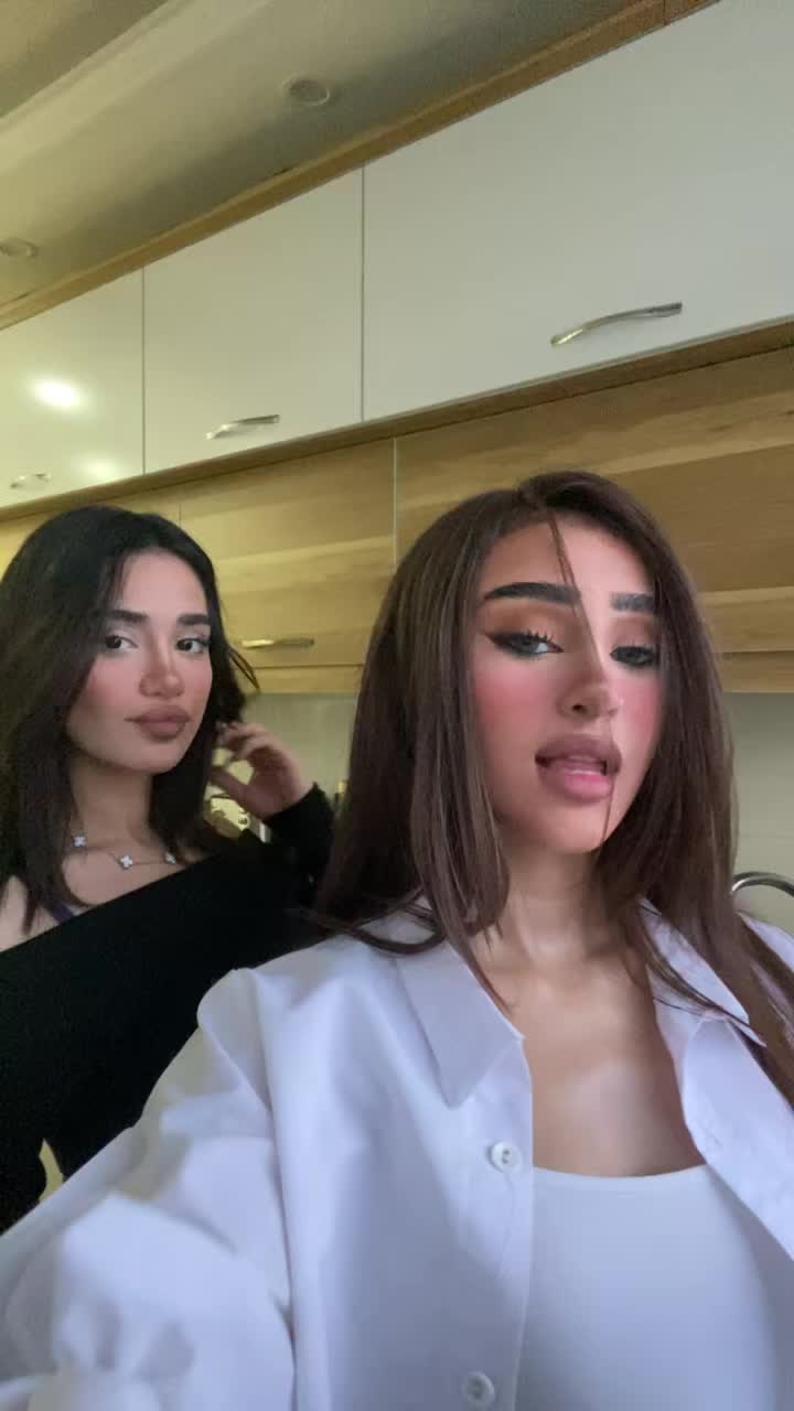 @hellenaslh