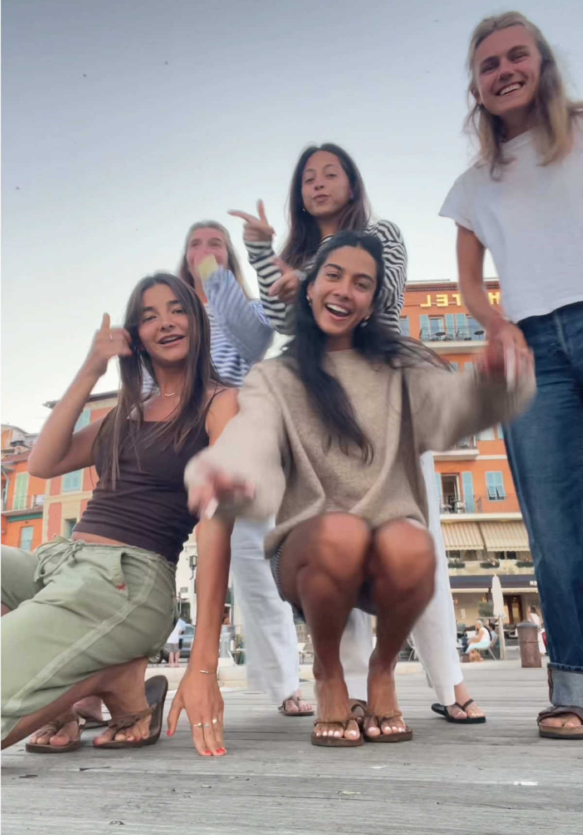 @Bella