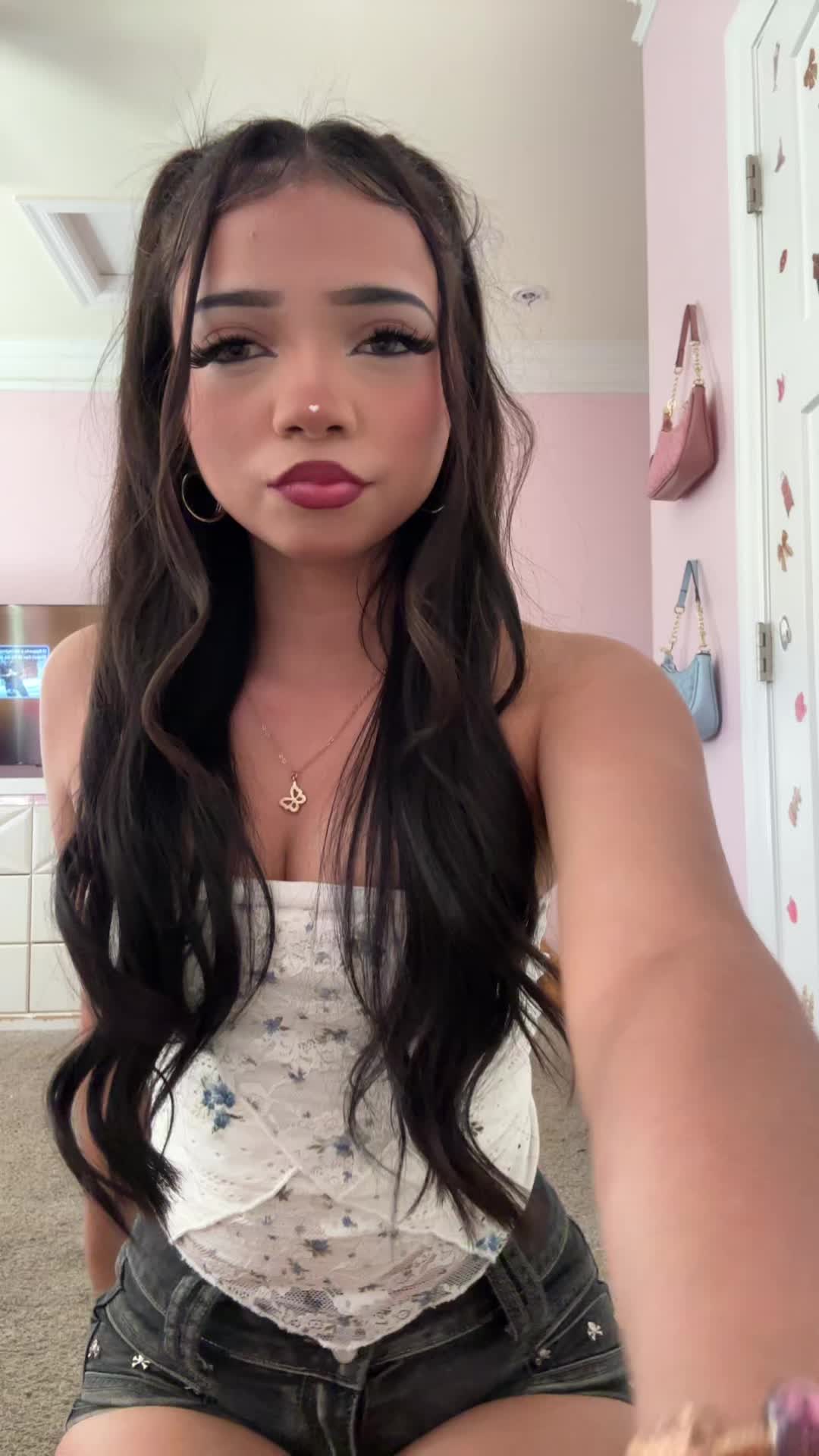@𝓚𝓪𝓻𝓵𝓪 🌺