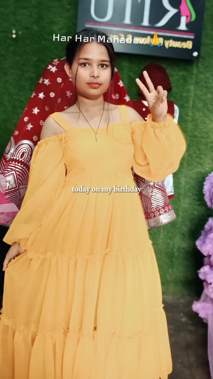 @👑pinky pahari 🍁💚🥀