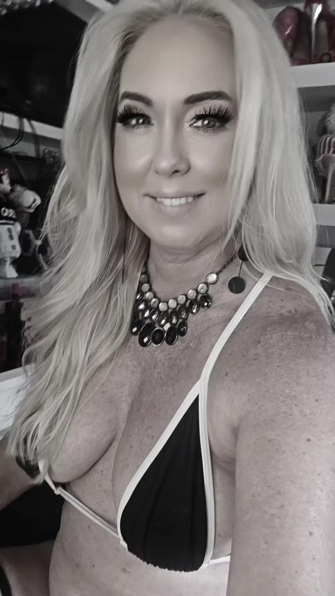 @Tonyaland12/naughtytonya12