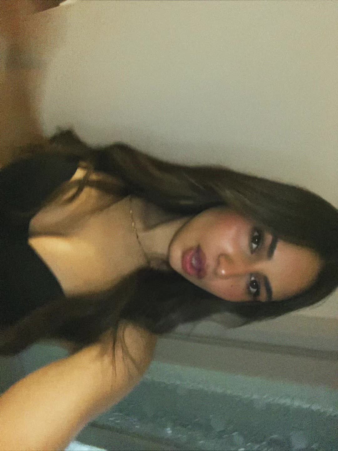 @𝑽𝒂𝒏𝒆𝒔𝒔𝒂🇦🇱
