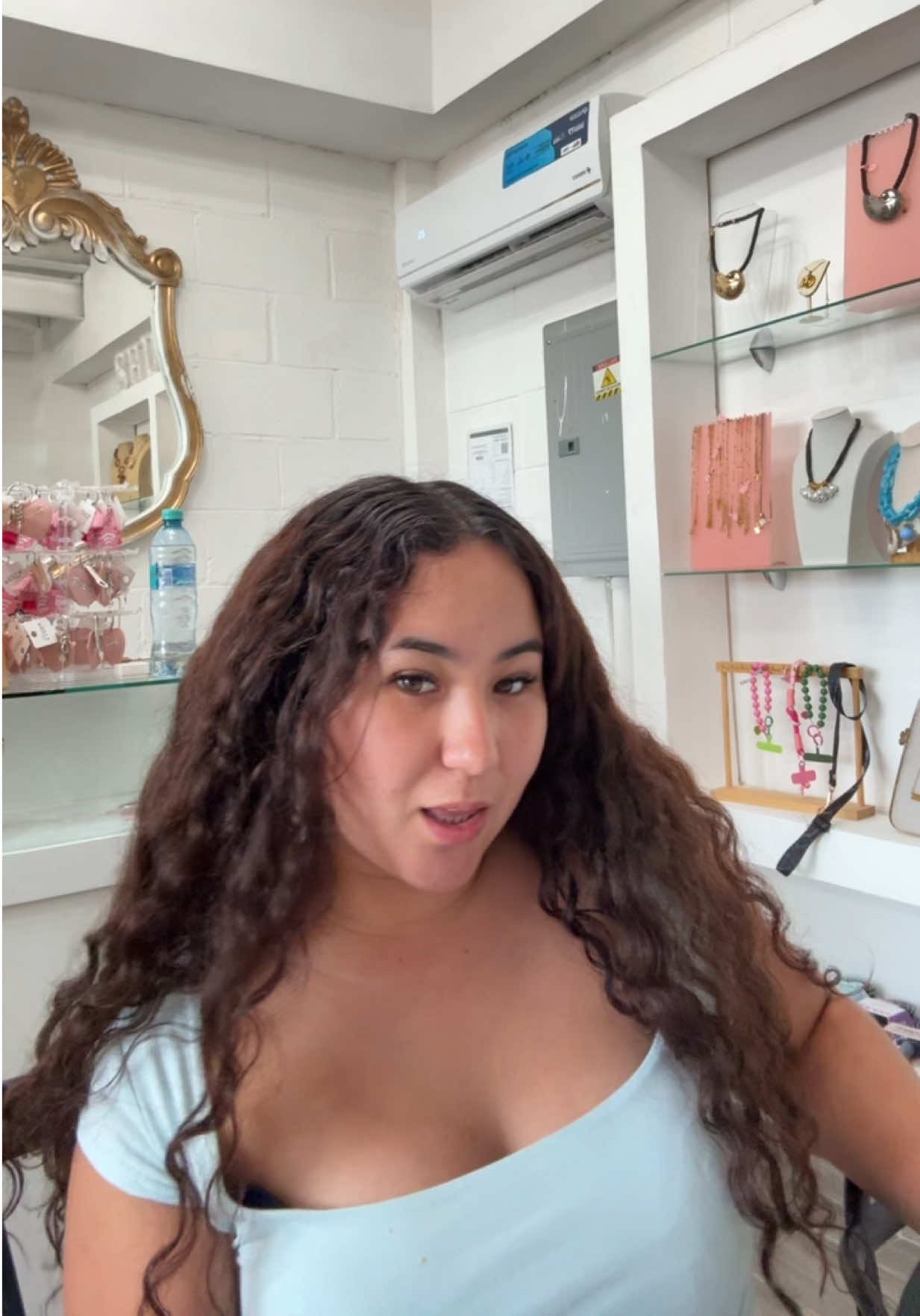 @AlexandraDeLuna_