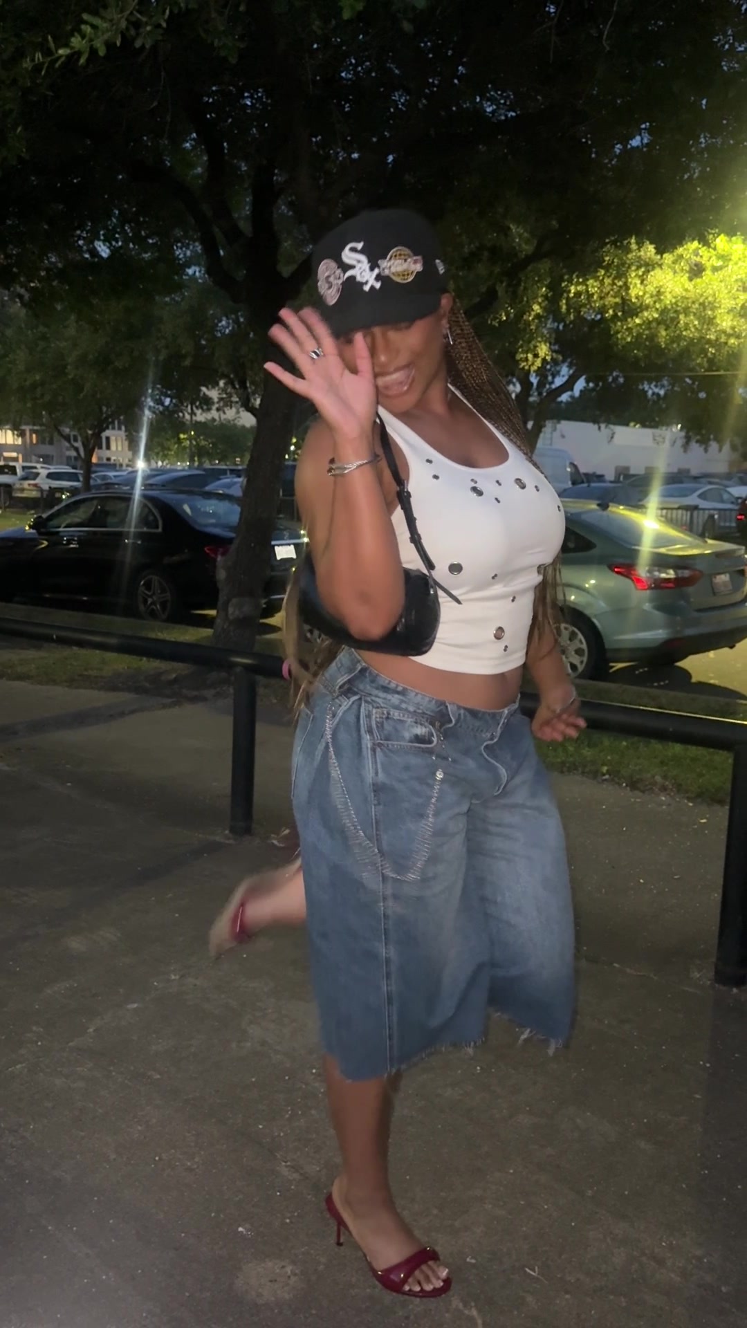 @causeimcourtney_