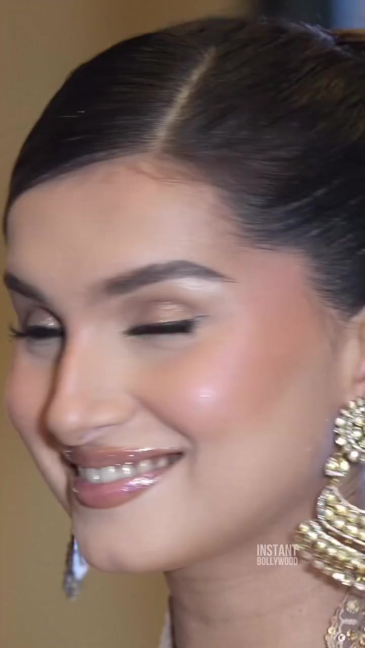 @ALINA KHAN