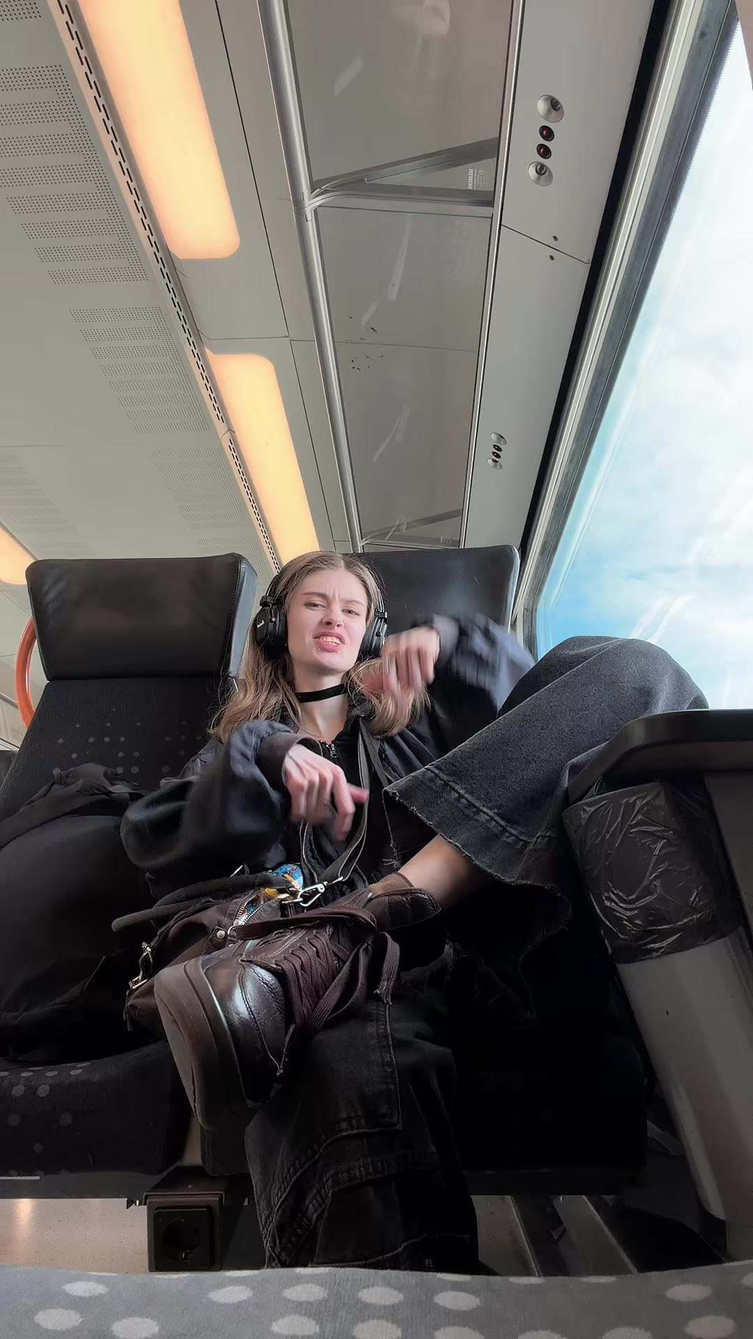 @Awemorre👁&zwj;🗨