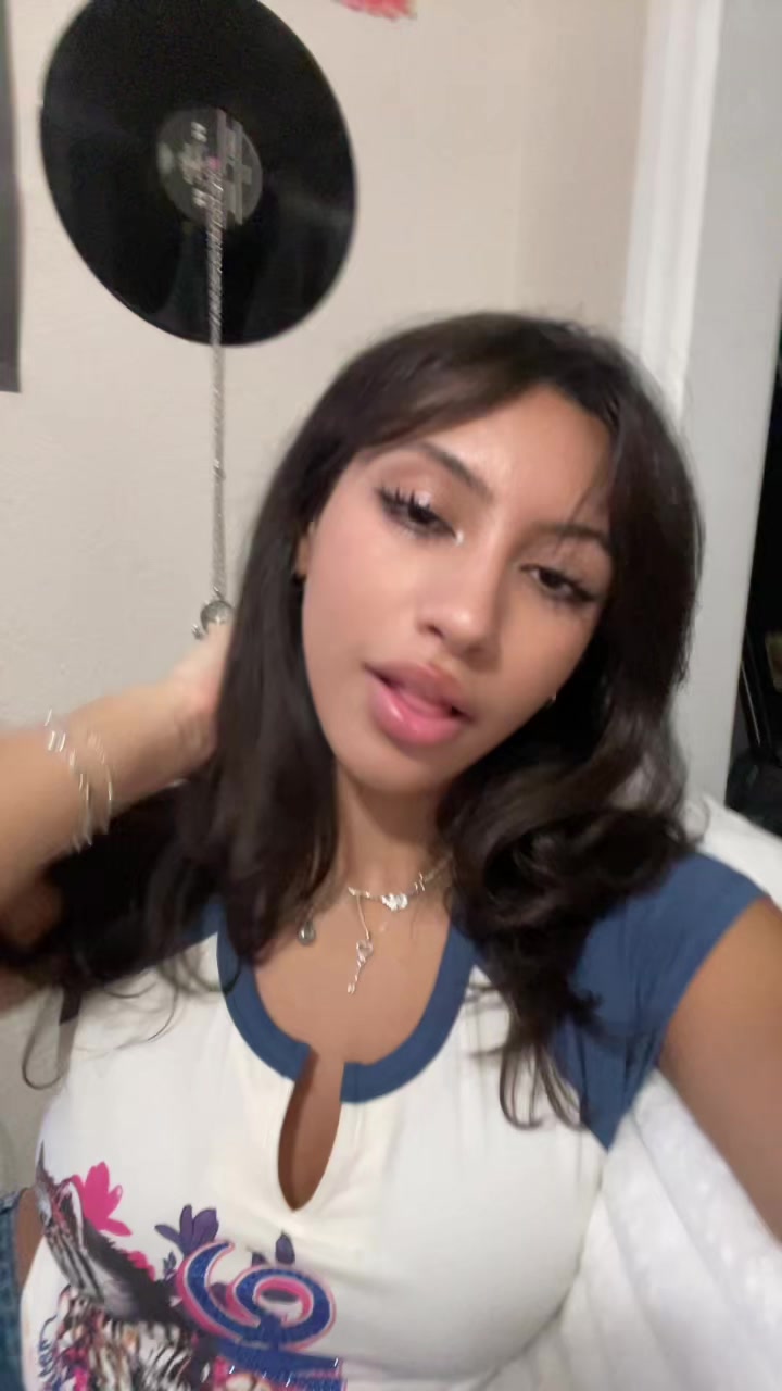 @6’6 Side bang princess