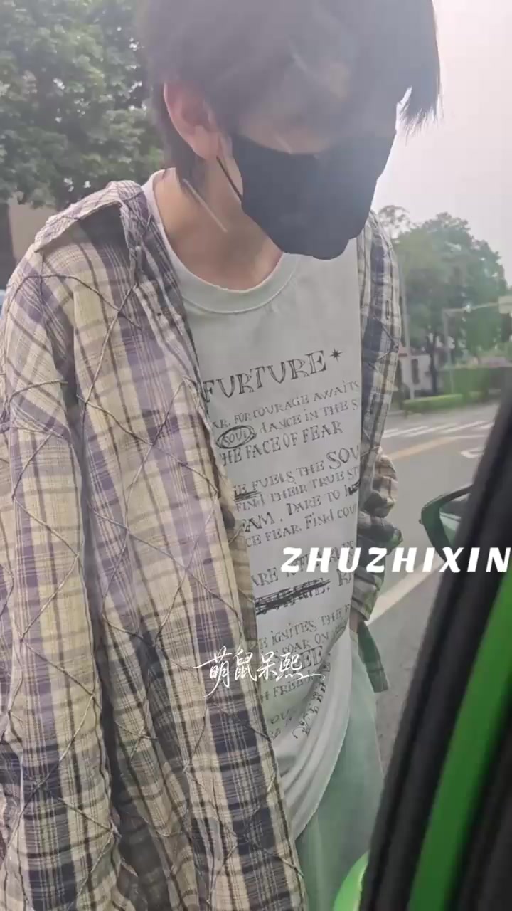 @⋆˚࿔𝒁𝒉𝒖𝒁𝒉𝒊𝑿𝒊𝒏𝜗𝜚˚⋆
