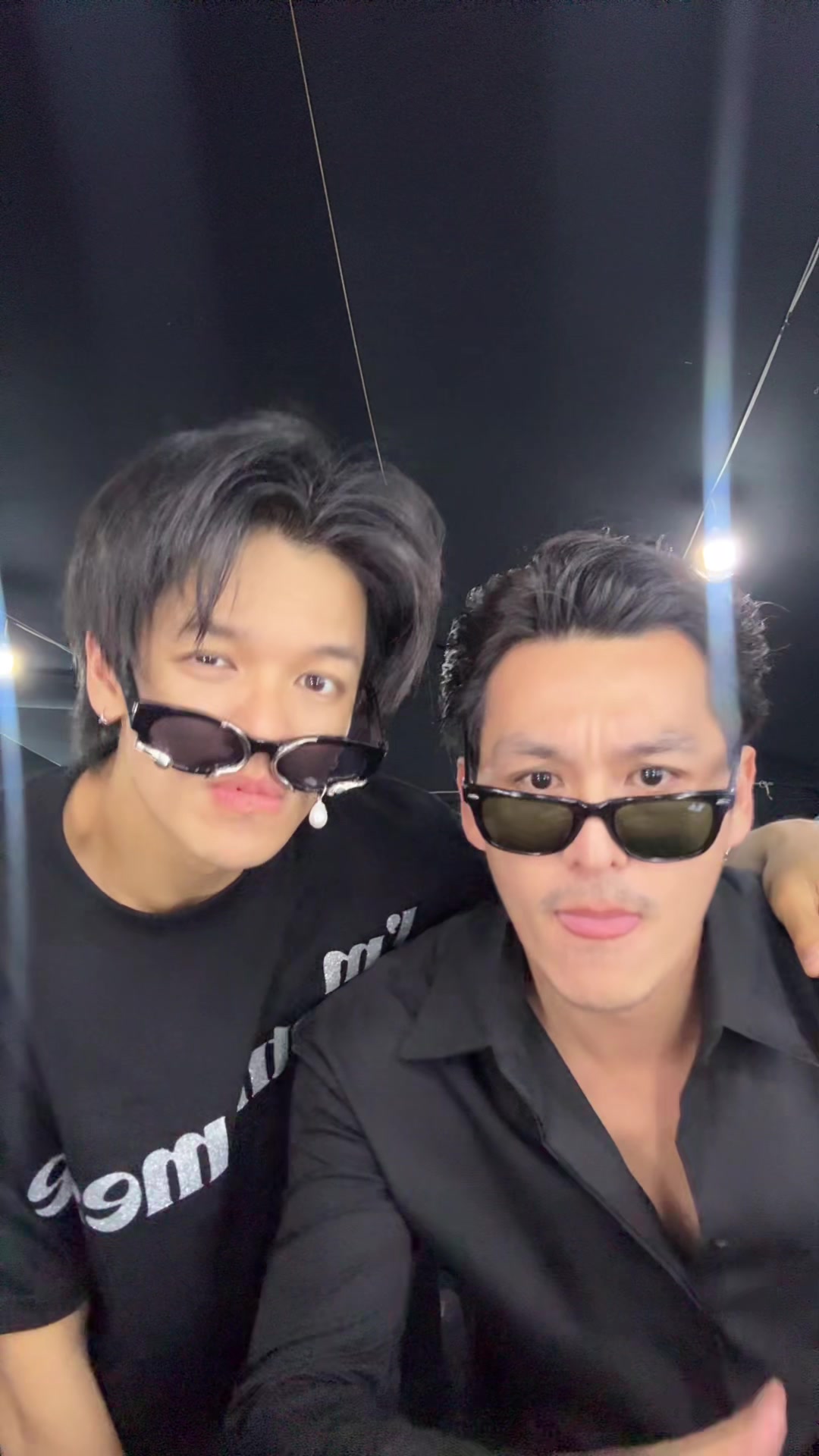 @Sáng đi chụp tối đi show