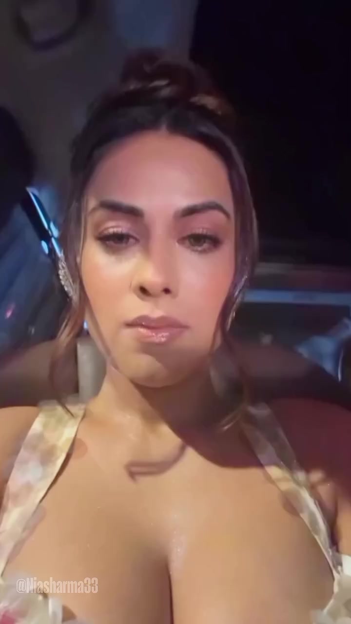 @nia Sharma