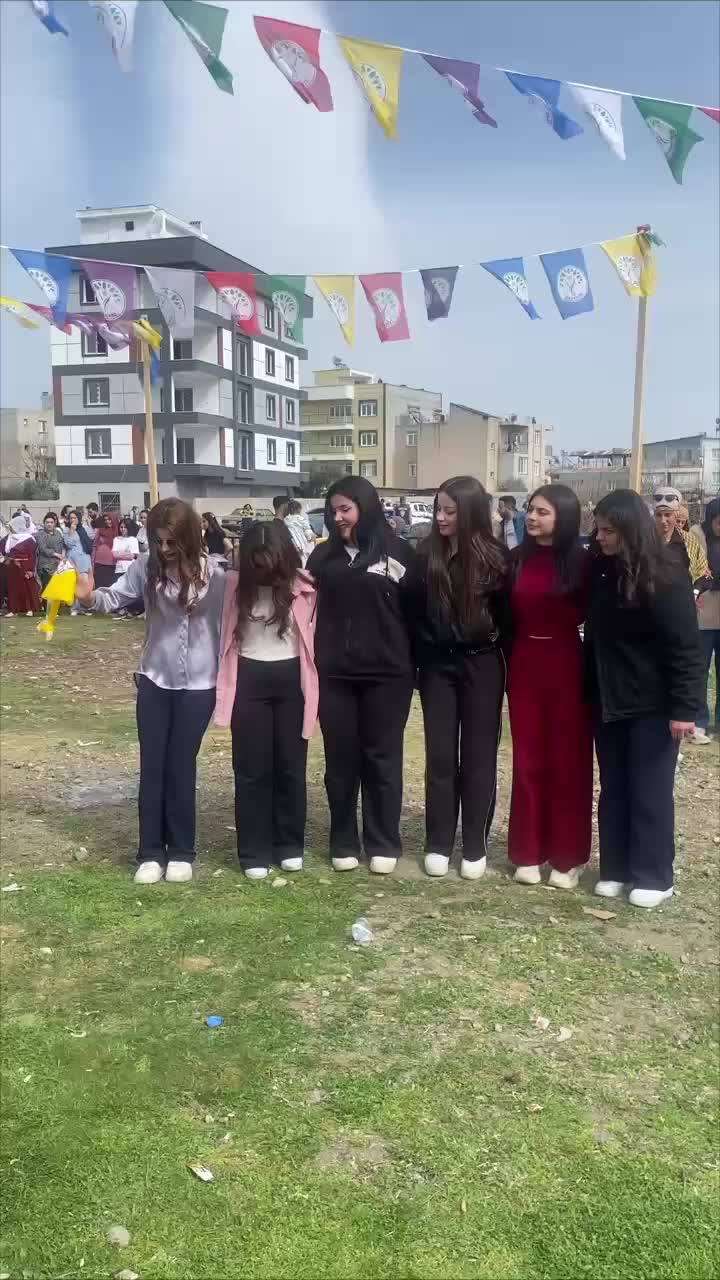 @emoş
