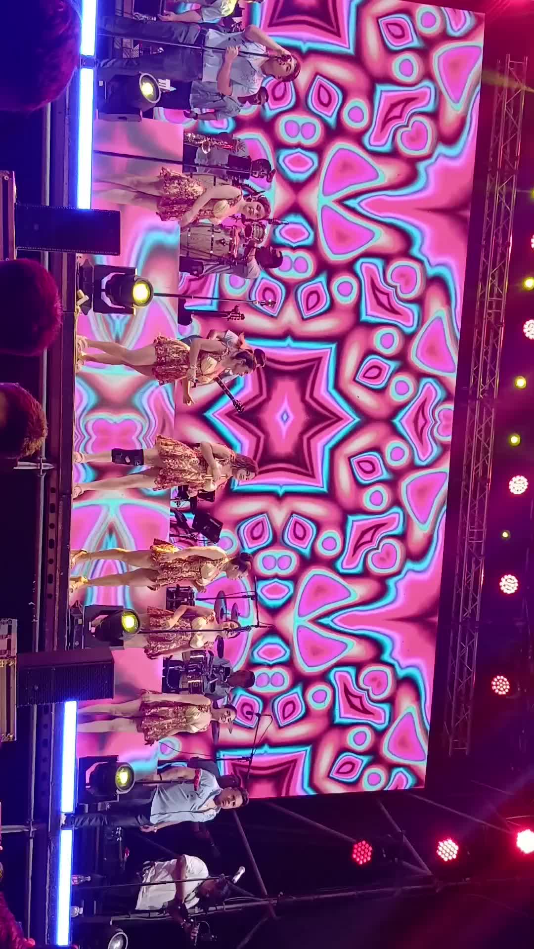 @A N G E L E S