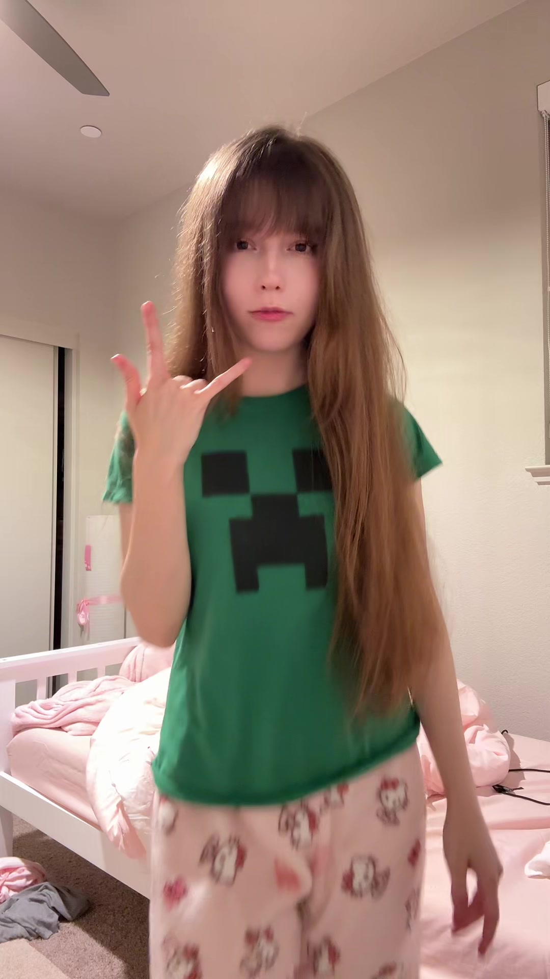 @twitch.tv/eviemeowie