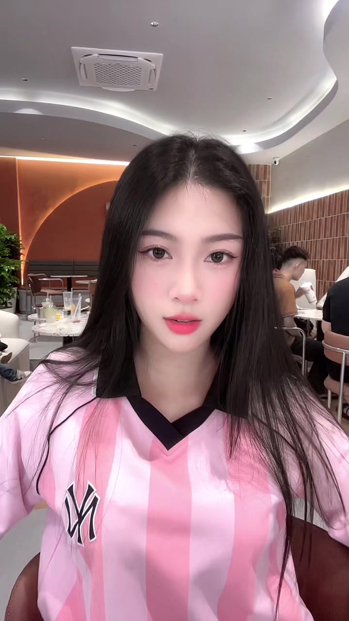 @Phượng th&iacute;ch ngắm m&acirc;y