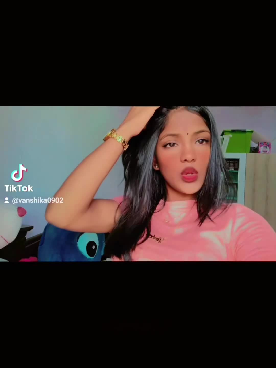 @Vanshika.𝓛 💋
