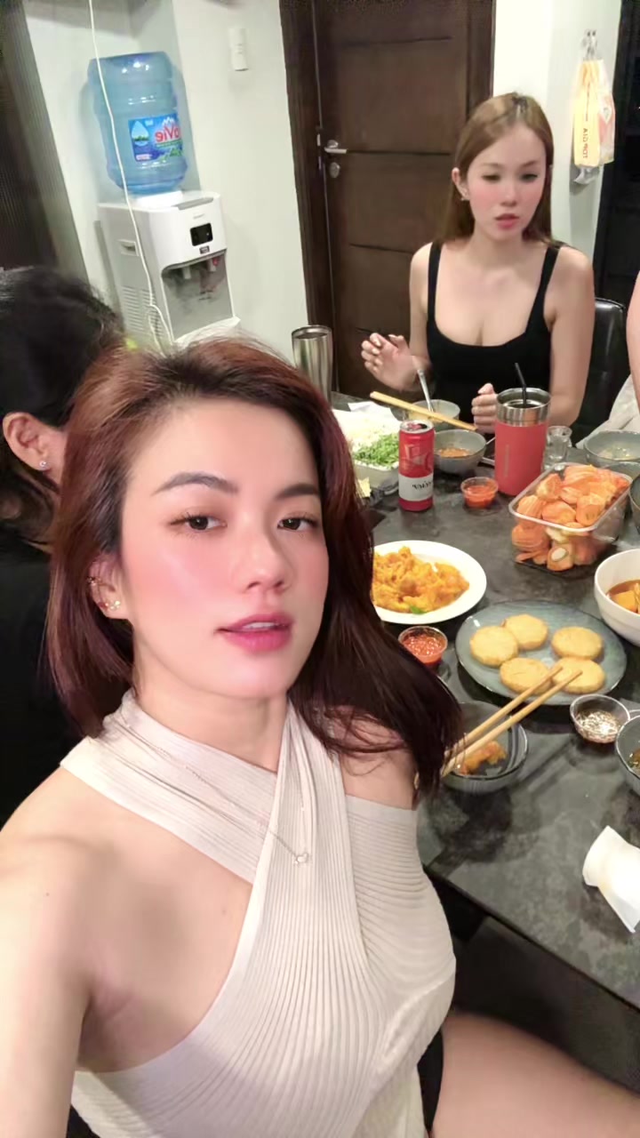 @Nhúng be 🤭