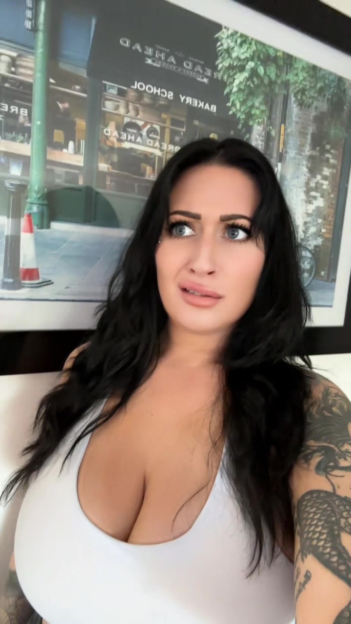 @Valentina Marie