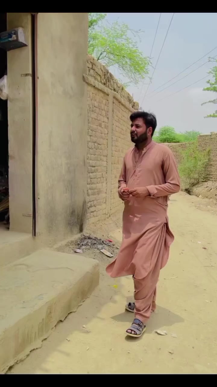 @SozaL Khan🤣