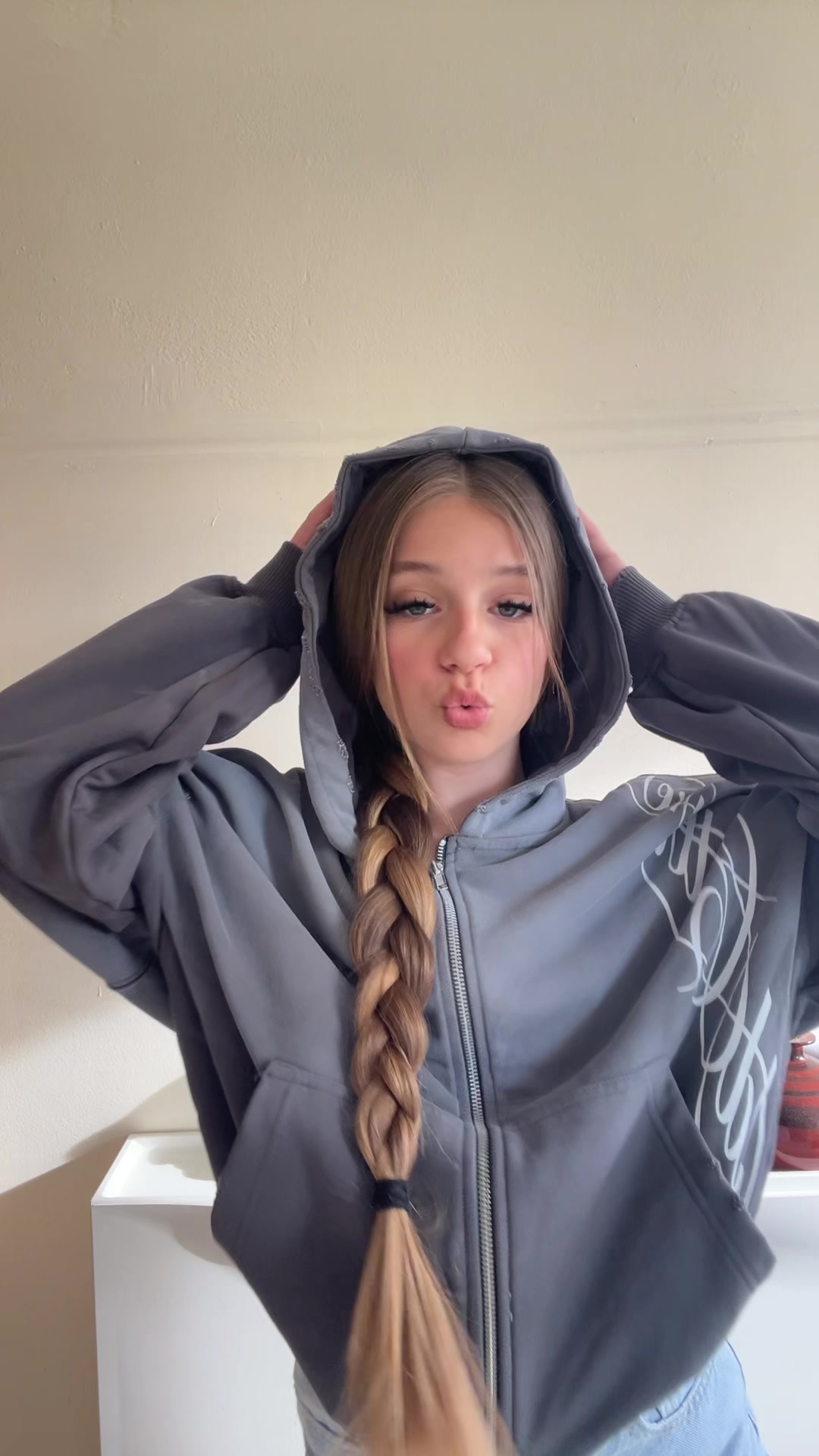 @Bella