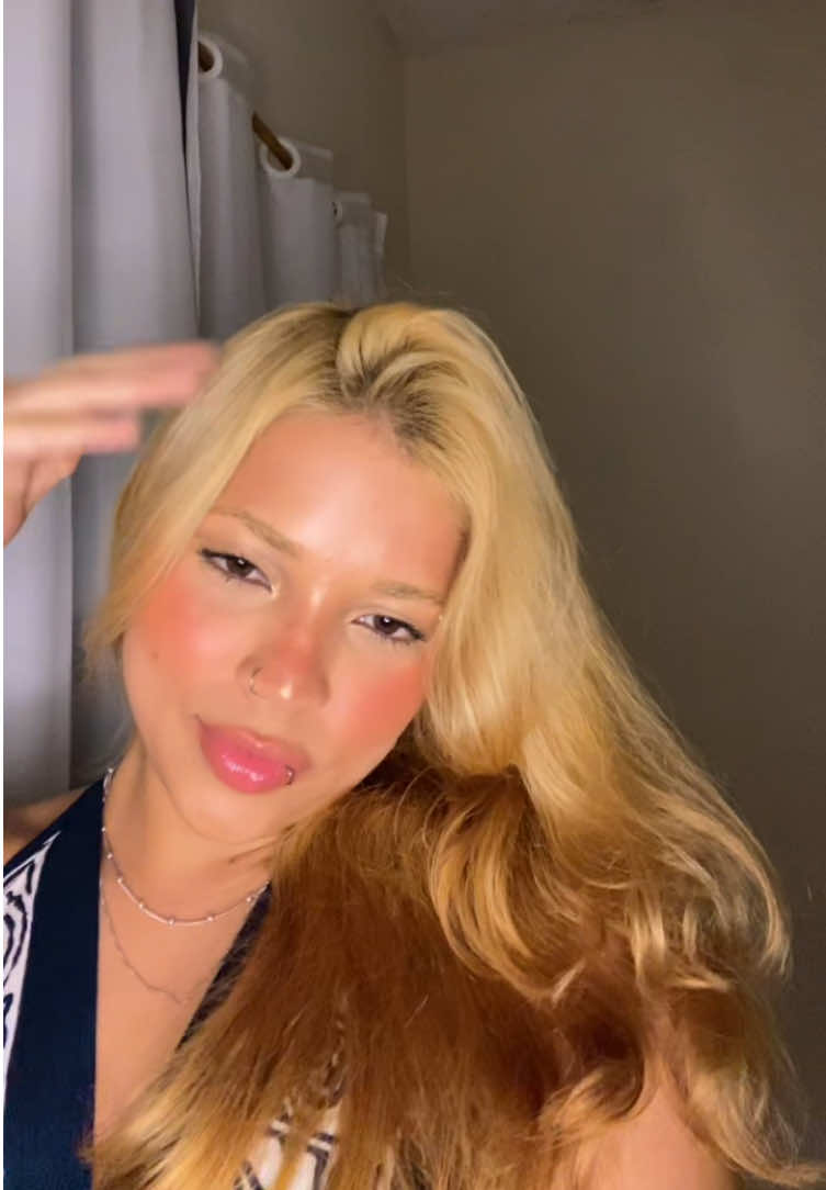 @mchelynz