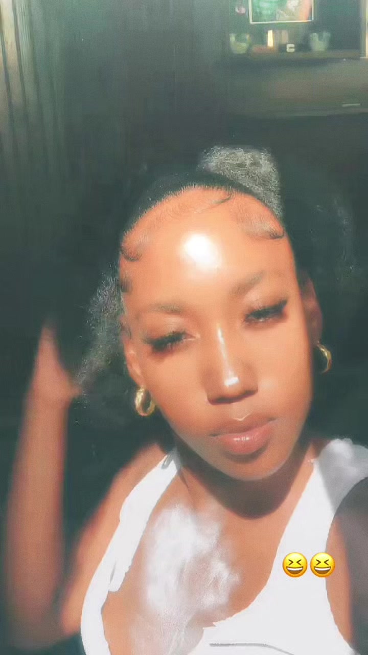 @Angel💚