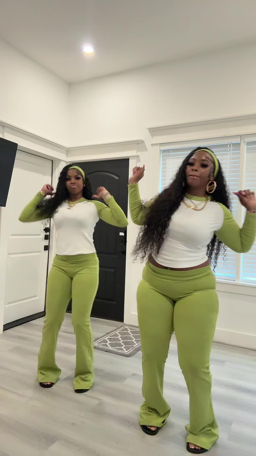 @d.eniisee_