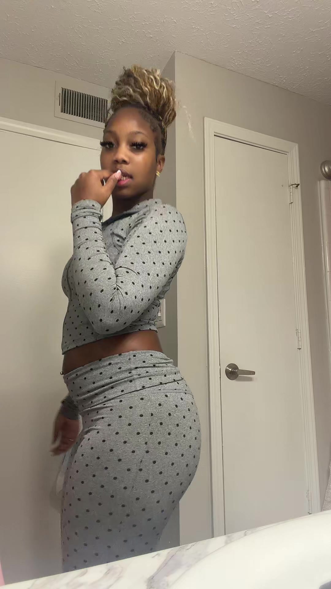 @NIYA🤍😽