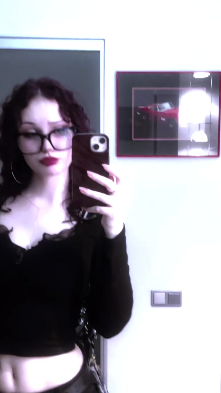 @crlysew