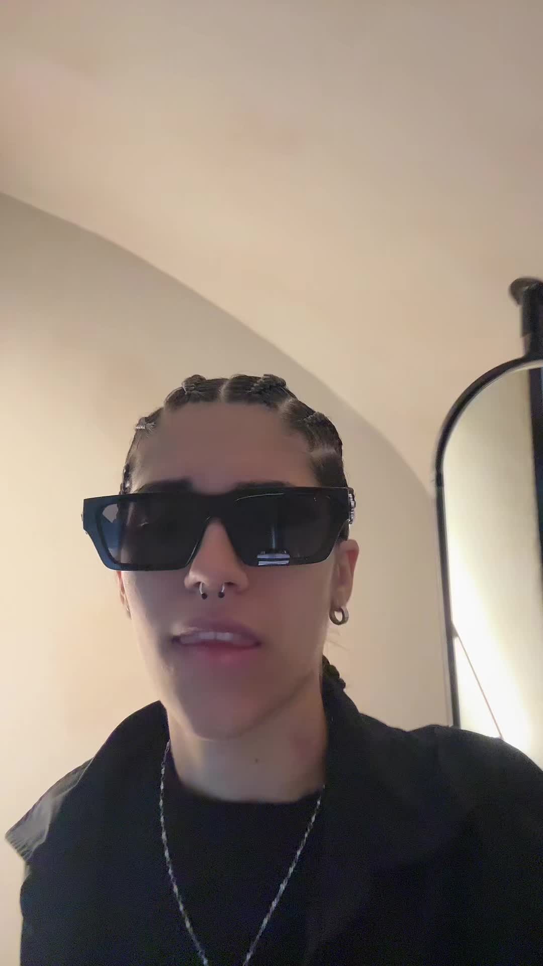 @de