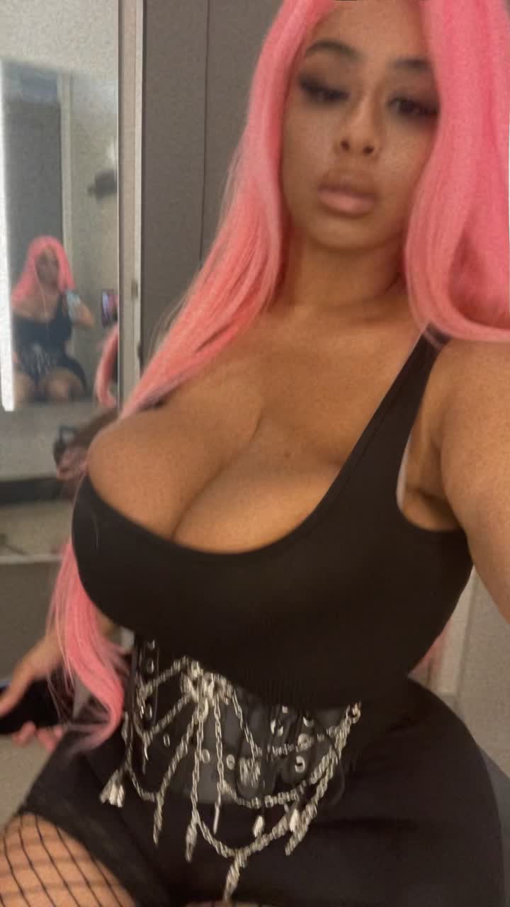 @Shotglassfullofglitter