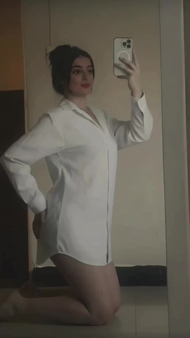 @Aniasharmaa.