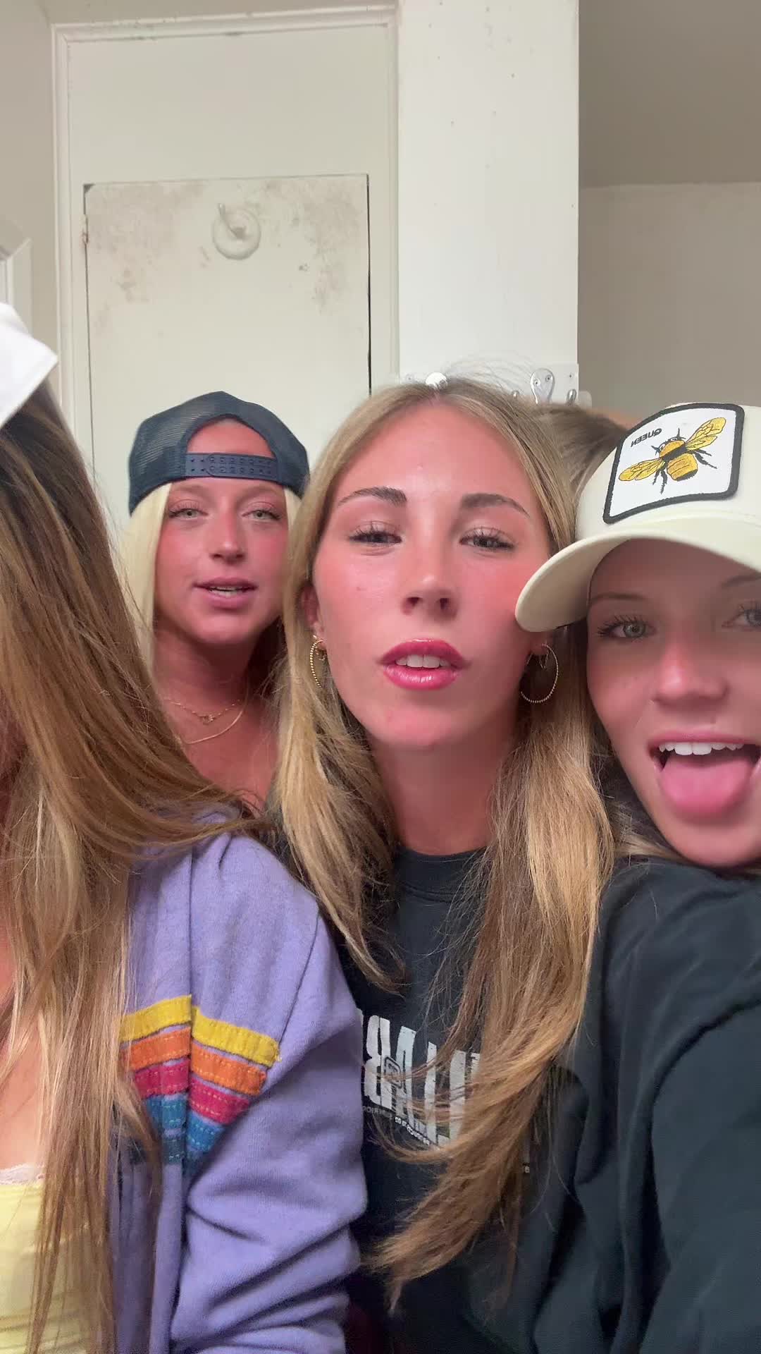 @elliebearr