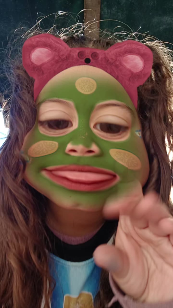 @AshleyMaylen.