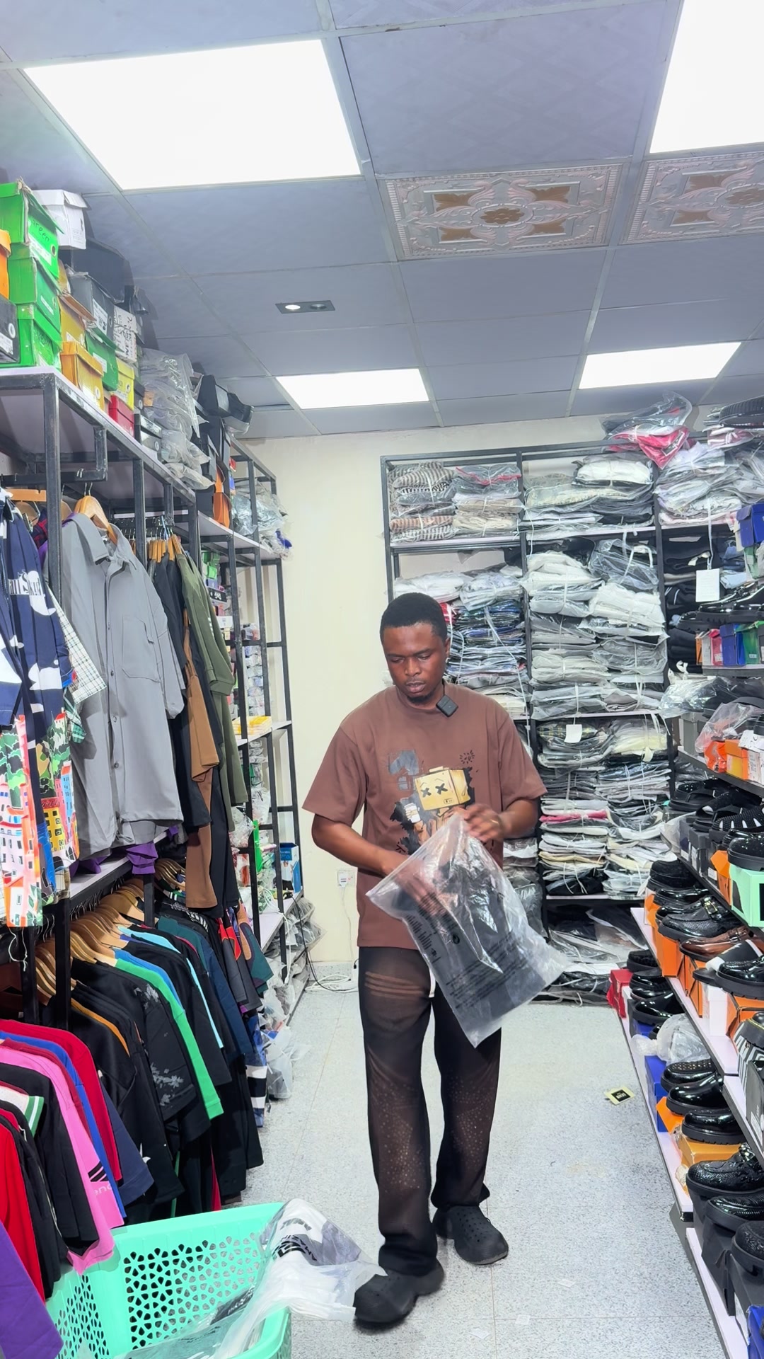 @BIGGEST TSHIRTWAREHOUSE IN IBD