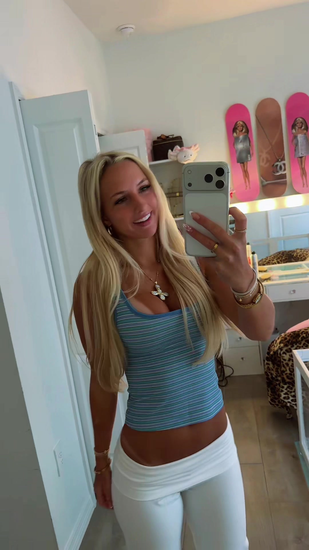 @alideckerrr