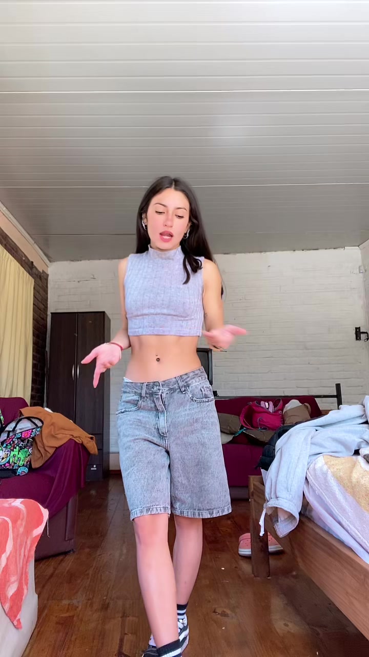 @anacortz_