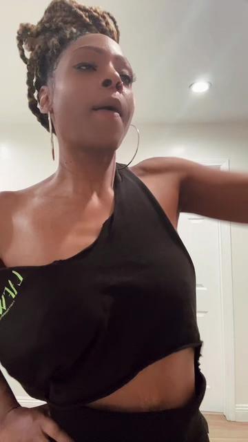 @queenderella1