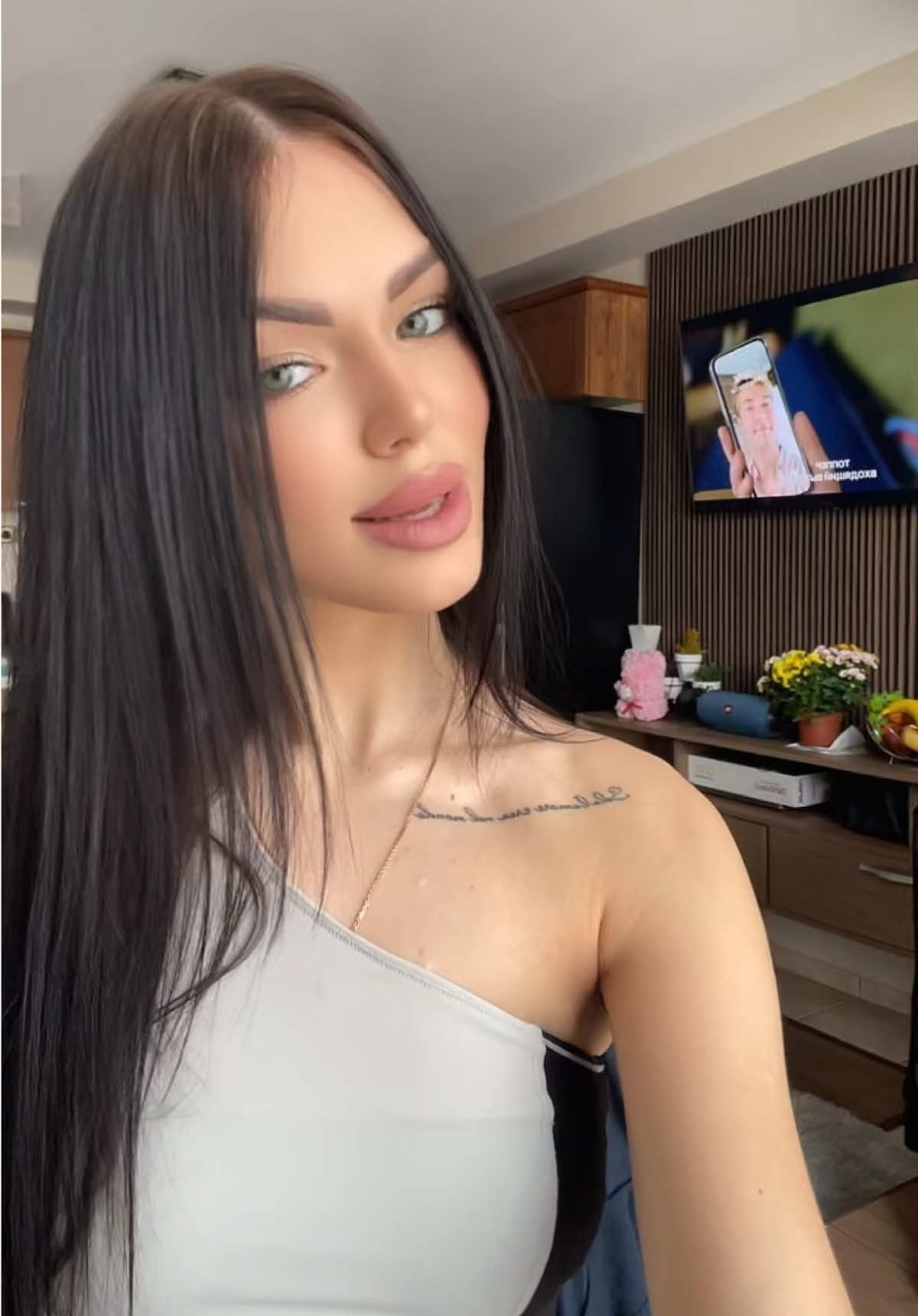 @adelyinna