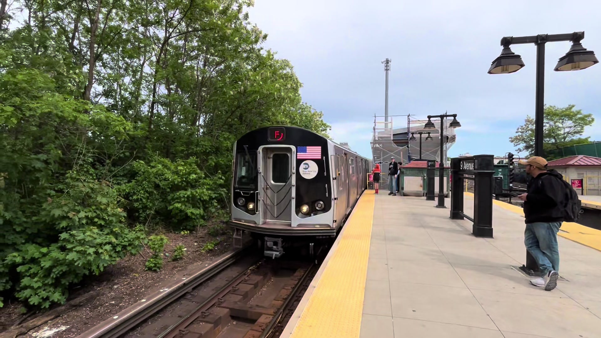 @R32 (J) train official