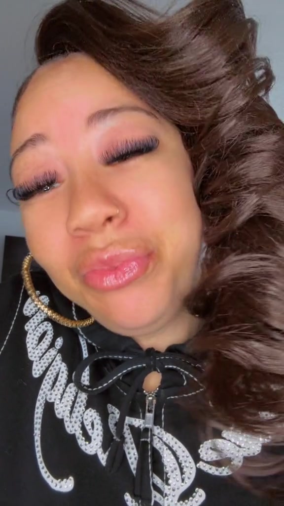 @_prettyredthang_