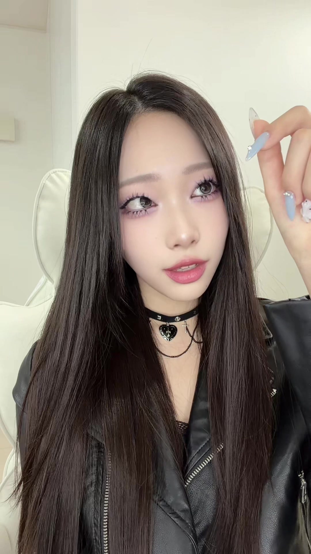 @るう