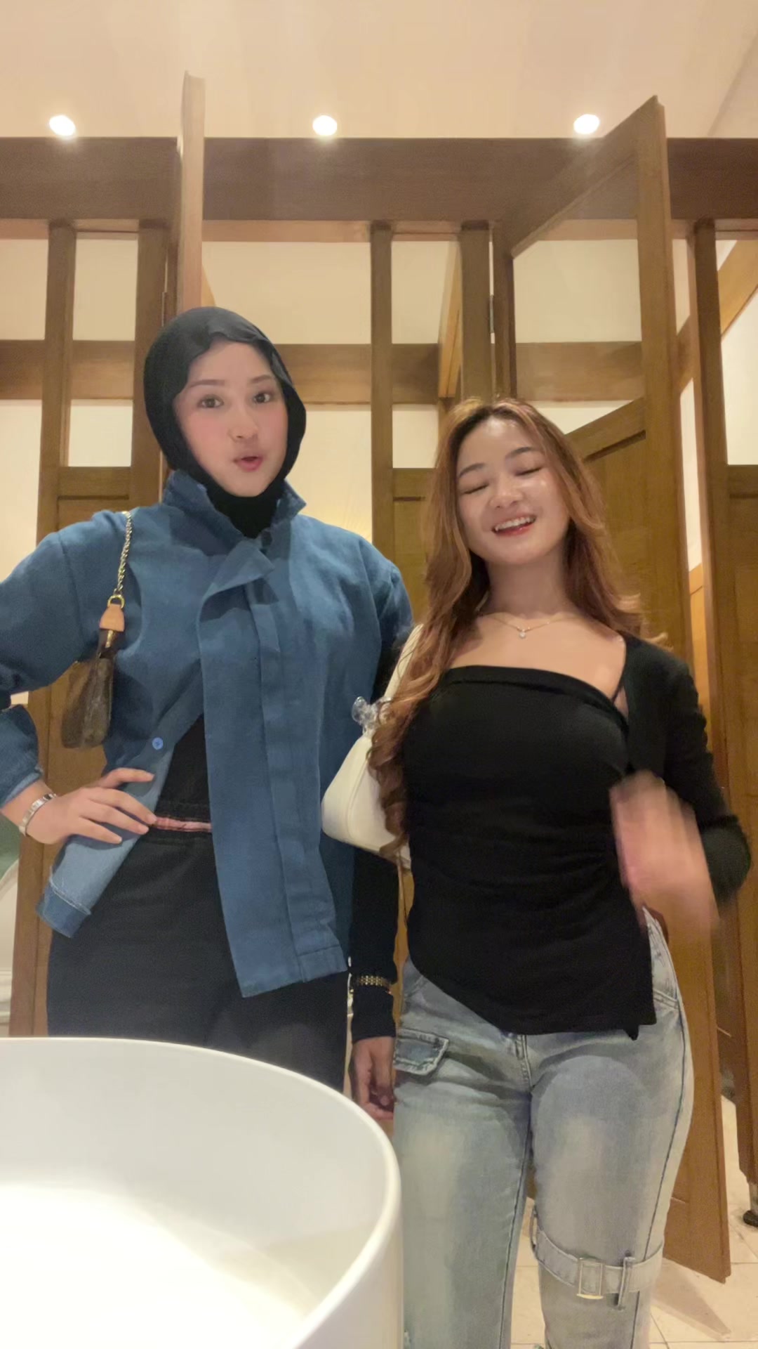 @funi