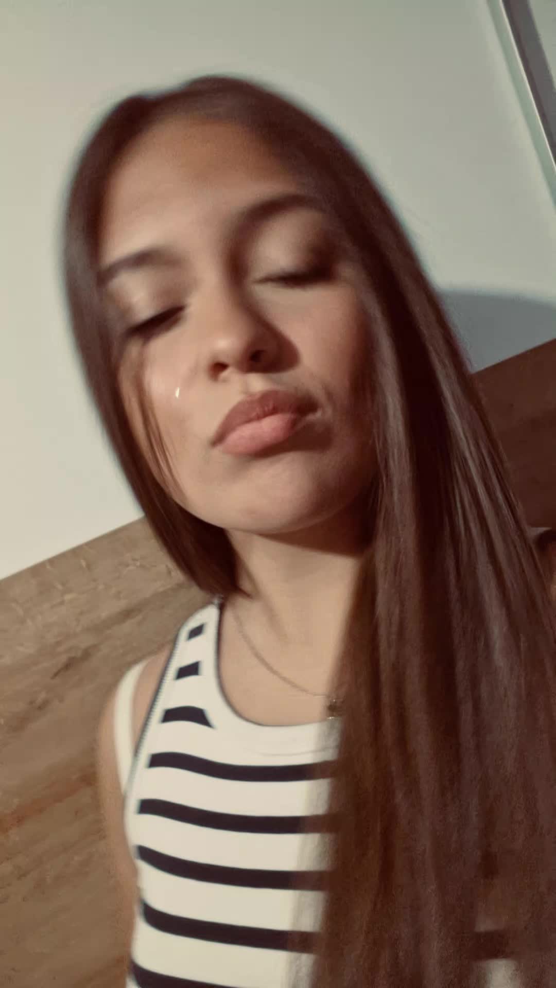 @🫦